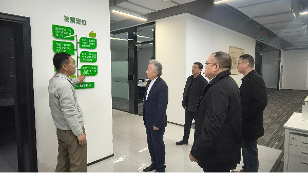 芯生機農業董事長鄒國忠院士一行在北京北本科技總經理馬永鋒的陪同下赴北京平谷國家（中關村）火炬科創學院國際農業科技產業基地考察交流