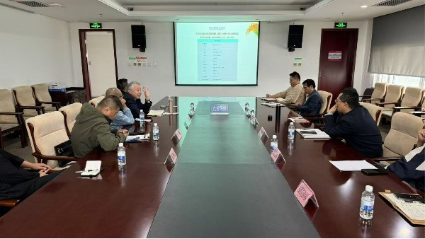 泓寶股份董事長(zhǎng)、上海芯生機(jī)農(nóng)業(yè)科技有限公司董事長(zhǎng)鄒國(guó)忠及優(yōu)勢(shì)資本一行赴新疆克拉瑪依考察對(duì)接農(nóng)業(yè)EOD項(xiàng)目