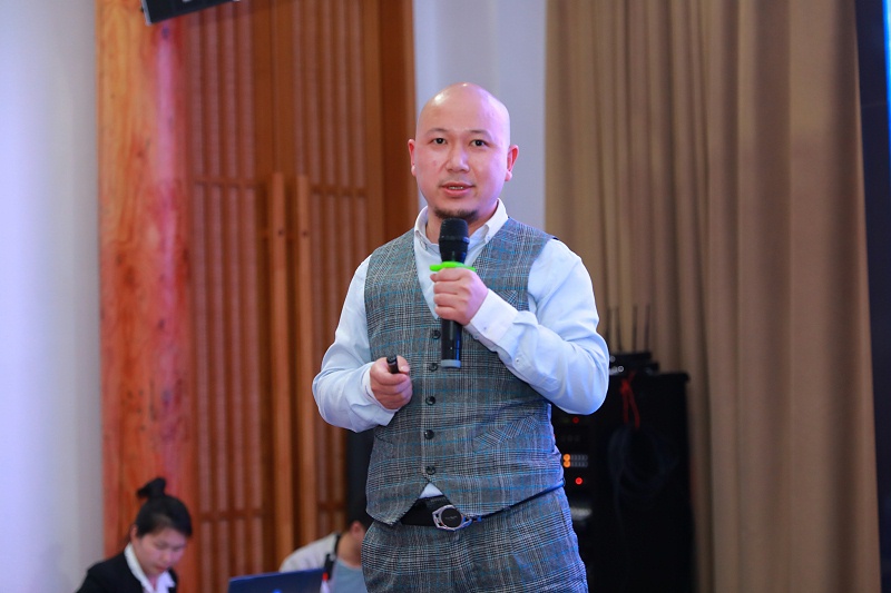 7、綠農優選助農電商平臺技術總監鄭大成介紹平臺功能和招募政策