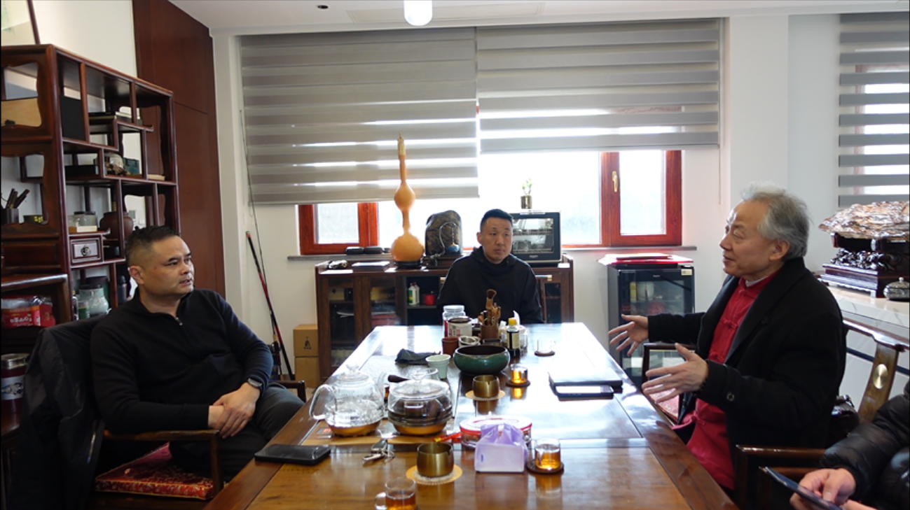 芯生機(jī)農(nóng)業(yè)科技董事長鄒國忠和芯生機(jī)項目負(fù)責(zé)人肖亮赴無錫市桃緣仁家水蜜桃專業(yè)合作社就芯生機(jī)技術(shù)在水蜜桃種植中的應(yīng)用推廣進(jìn)行合作對接