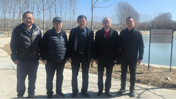 芯生機(jī)農(nóng)業(yè)科技董事長鄒國忠同中國水產(chǎn)科學(xué)研究院淡水漁業(yè)研究中心首席科學(xué)家徐跑一行赴北京平谷農(nóng)業(yè)中關(guān)村和馬昌營鎮(zhèn)考察調(diào)研對接項目