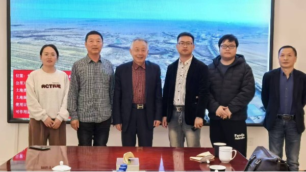 上海芯生機(jī)農(nóng)業(yè)董事長(zhǎng)鄒國(guó)忠和優(yōu)勢(shì)資本高級(jí)合伙人孫健、南京海昌中藥集團(tuán)董事長(zhǎng)蔡寶昌、天津祺翼董事長(zhǎng)李茂升一行赴吉林長(zhǎng)春等地考察交流