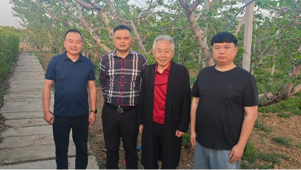 芯生機(jī)農(nóng)業(yè)科技與無(wú)錫市桃緣仁家水蜜桃專業(yè)合作社合作推進(jìn)水蜜桃種植技術(shù)創(chuàng)新