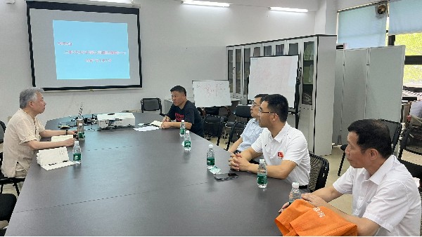 泓寶科技董事長、上海芯生機農業科技董事長鄒國忠先生與芯生機農業項目負責人肖亮先生赴廣東工業大學學習交流